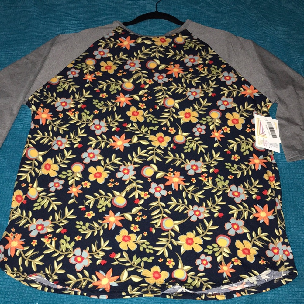 LulaRoe Randy tee